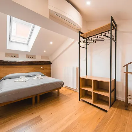 Loft Santo Stefano-sant'orsola Апартаменты *